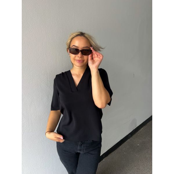 Tenny V-Neck - Black