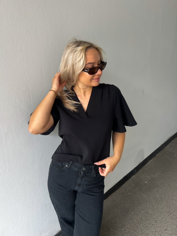 Tenny V-Neck - Black - Image 2