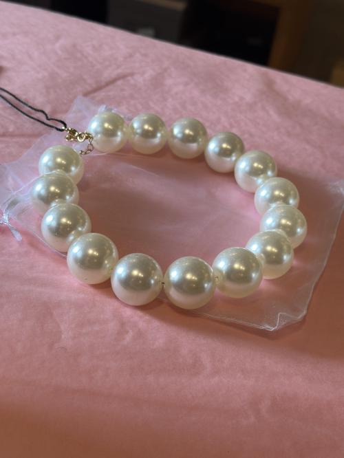 Big Pearl Necklace            |             Big Pearl Necklace fra Simplicity New York
