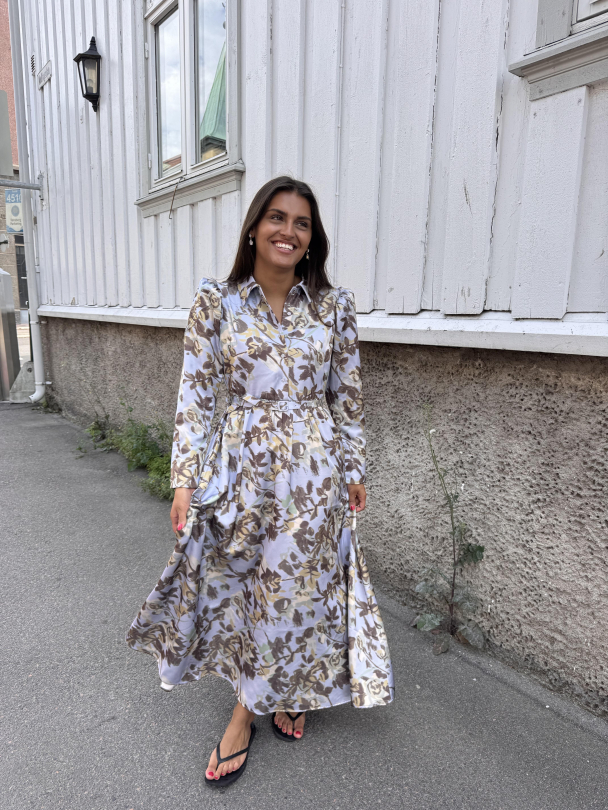 Tailored Satin Shirt Dress - Wallpaper - Image 2