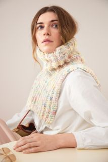 2403 - 3  - Hannah Neck