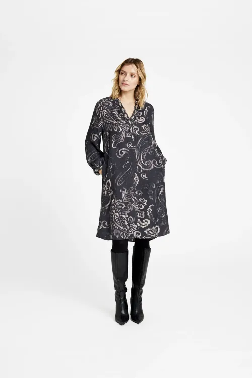 Madonna knee dress