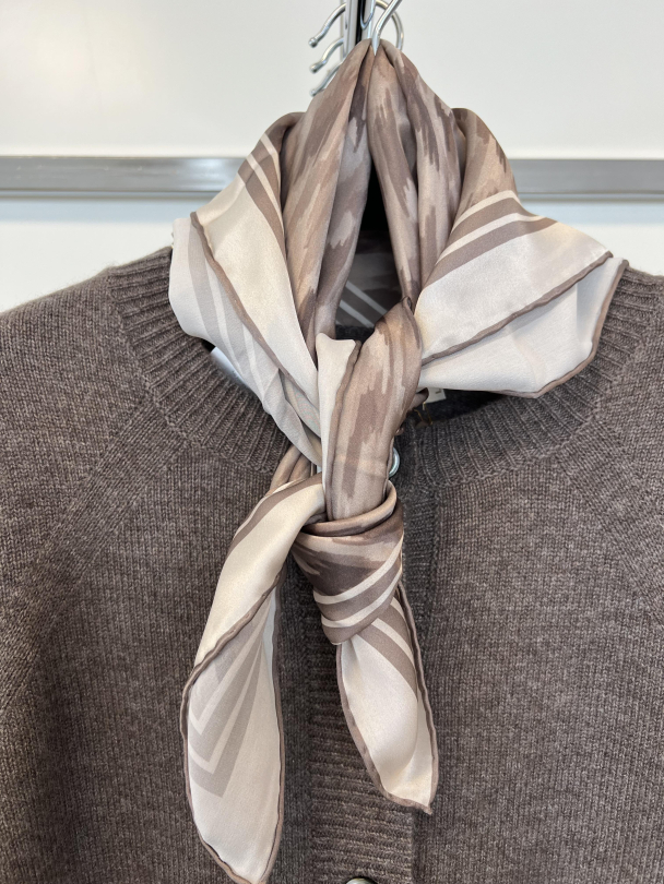 Amuse Eloise silkeskjerf, FlourishPrint - Image 1