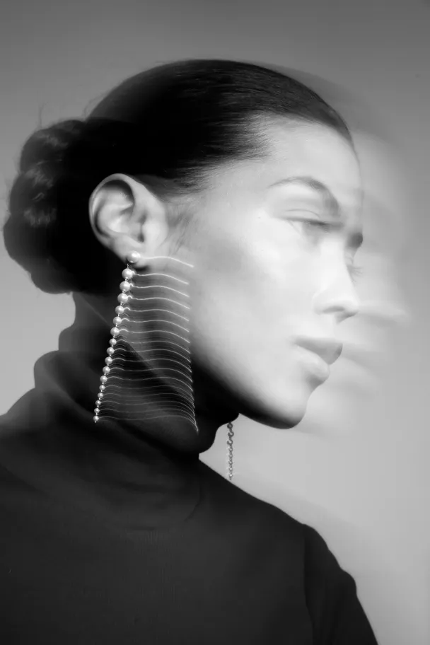 THE LONG PEARL EARRINGS - Image 2