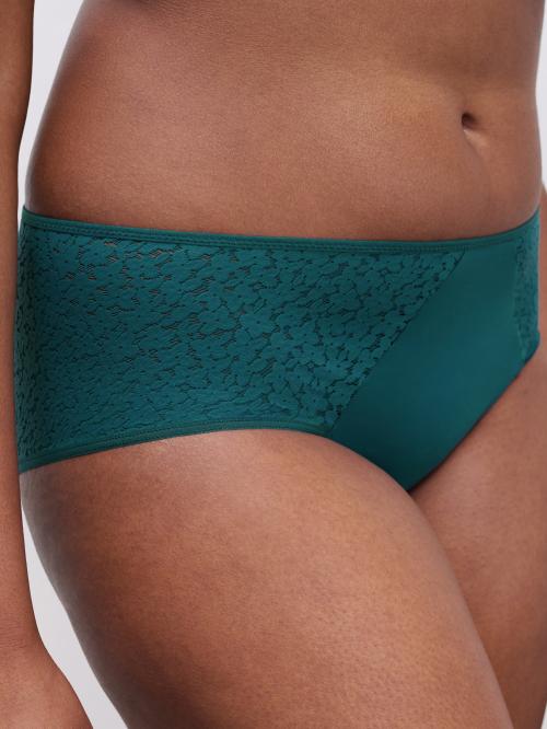 Nora covering shorty