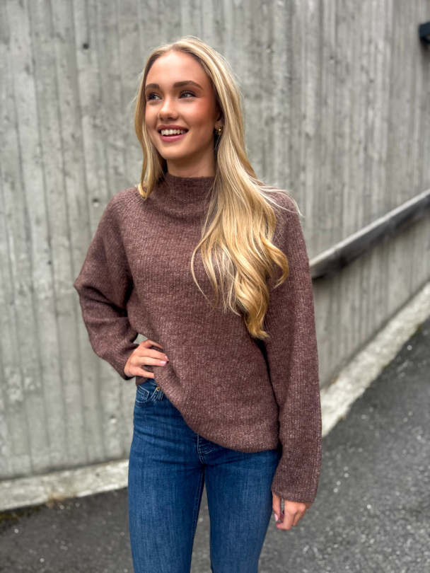 Sia Ras T-Neck - Image 3