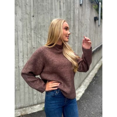 Sia Ras T-Neck