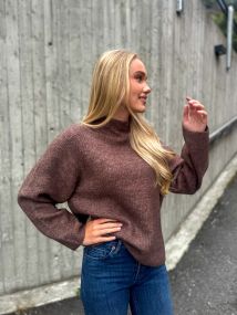 Sia Ras T-Neck