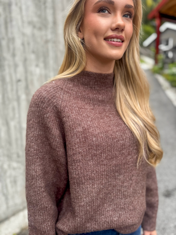 Sia Ras T-Neck - Image 4