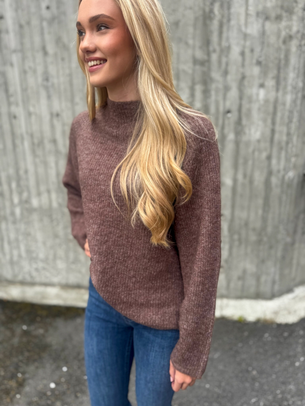 Sia Ras T-Neck - Image 5