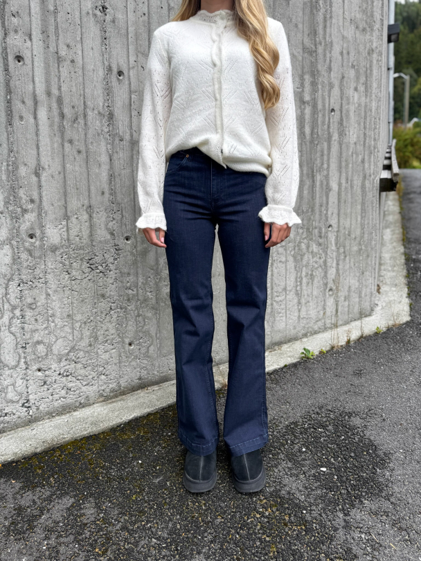 Victoria Jean - Image 7