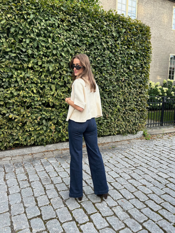 Victoria Jean - Image 1