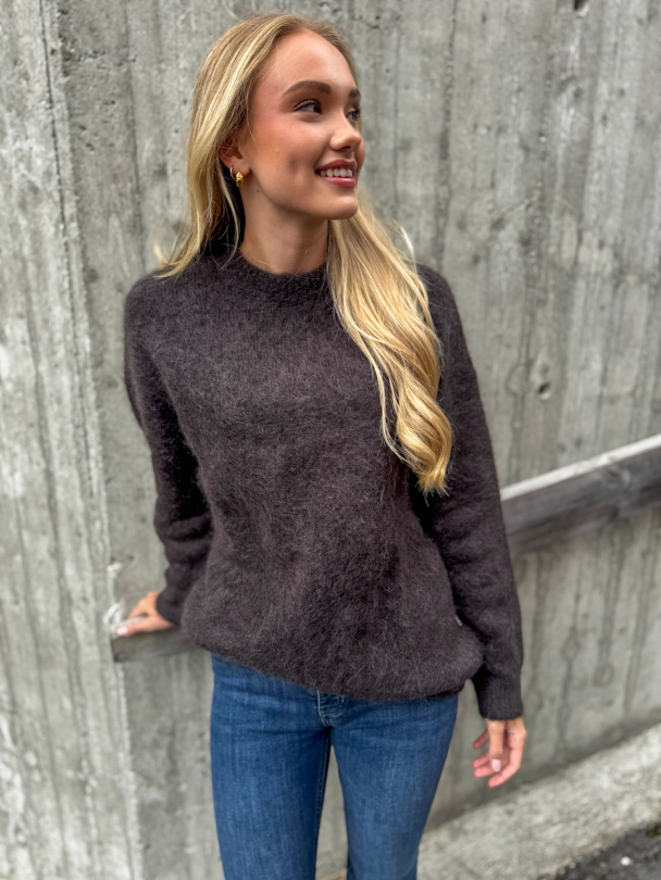 Helli Chunky Sweater - Image 4