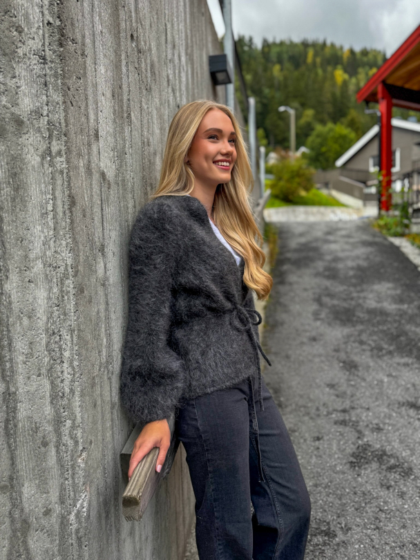 Fredrikke Chunky Cardigan - Image 4