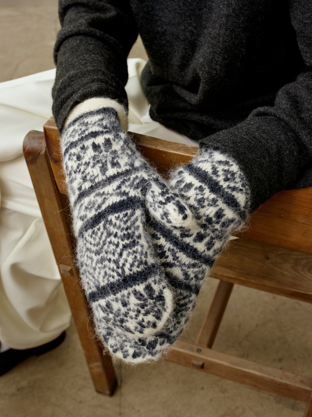 O.A.D. Mittens Dark Navy - Image 1