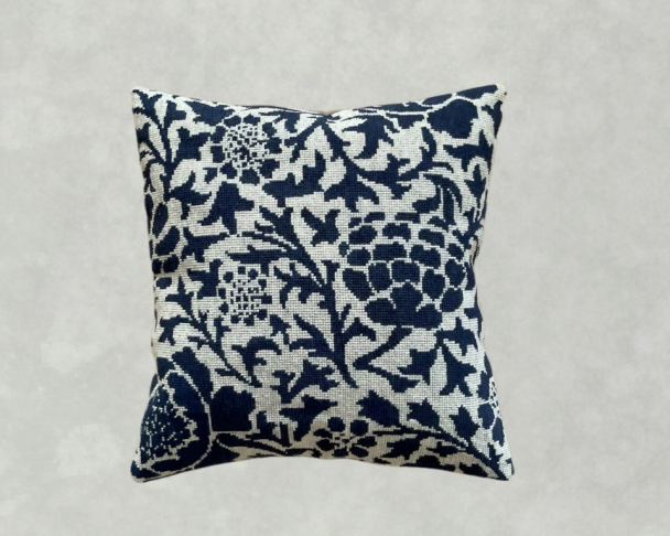 Baldyre materialpakke pute - Blå Peoner