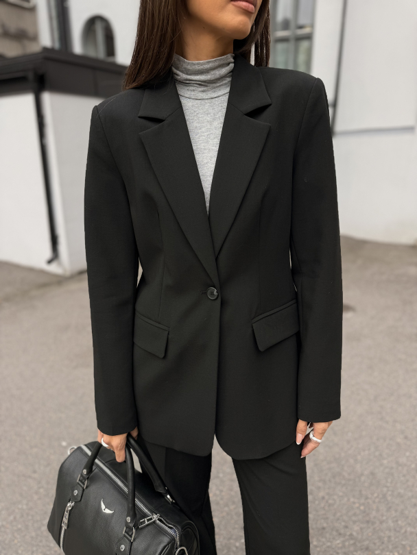 Fitted Aila Blazer - Black - Image 1