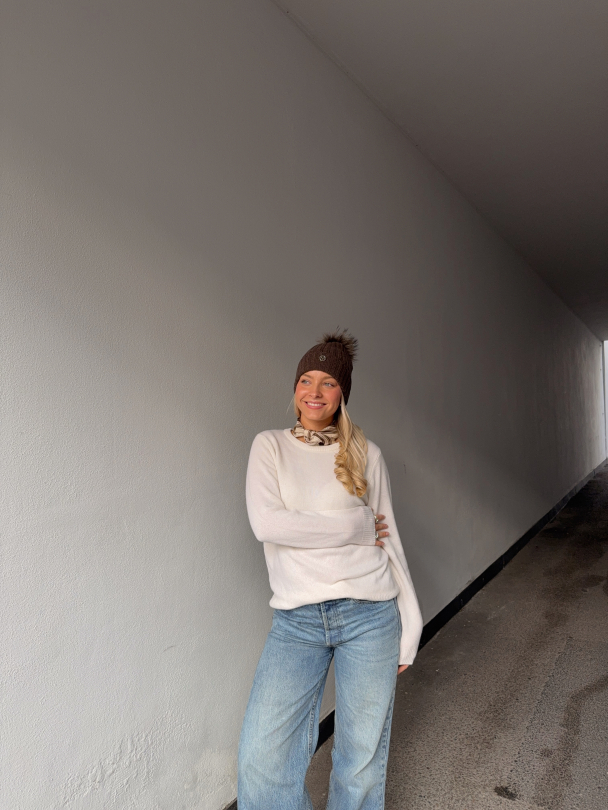 Manila Knit Cashmere O-neck - Snow White  - Image 3