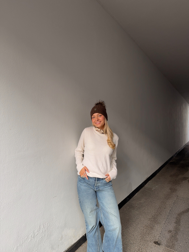 Manila Knit Cashmere O-neck - Snow White  - Image 4