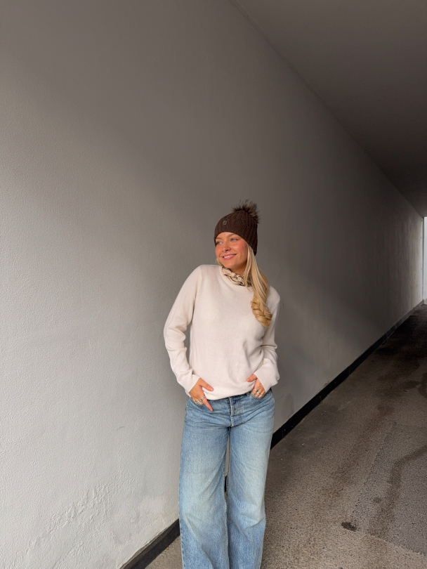 Manila Knit Cashmere O-neck - Snow White  - Image 5