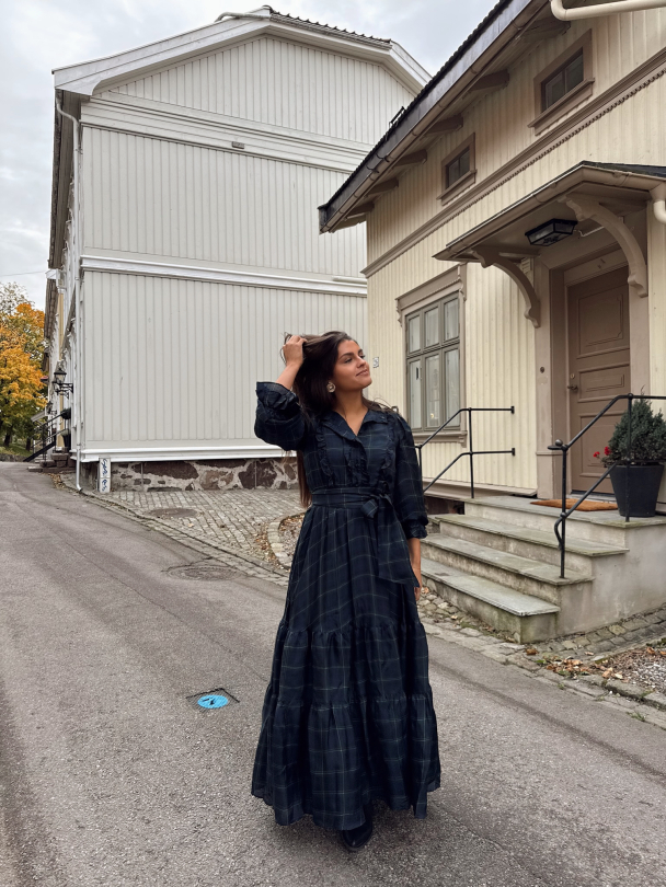 Check Showpiece  Dress – Bue/Green - Image 3