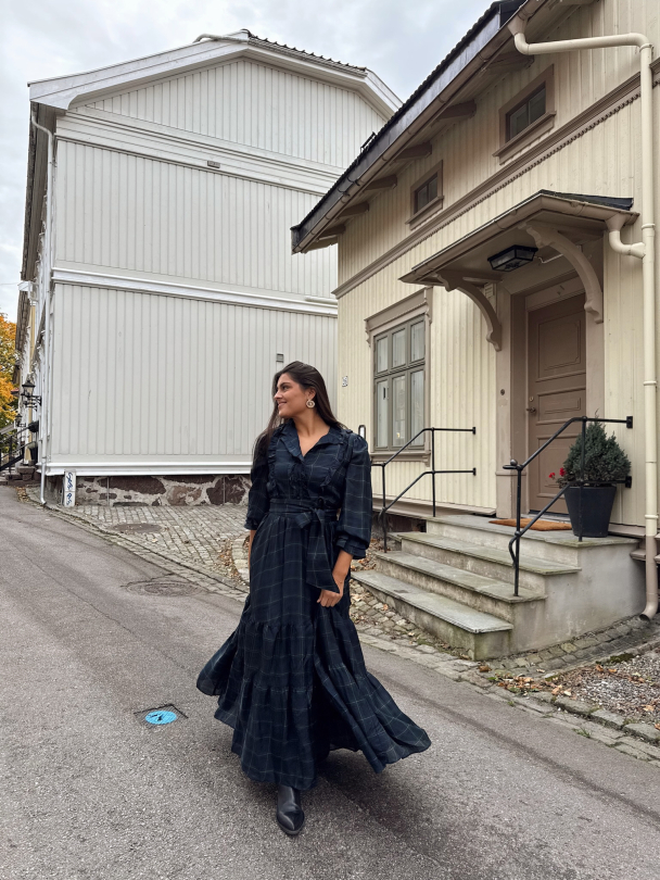 Check Showpiece  Dress – Bue/Green - Image 4