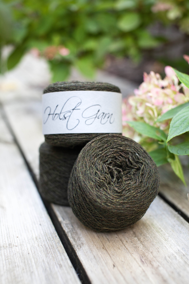 065 Dark Olive  - Holst garn Supersoft 