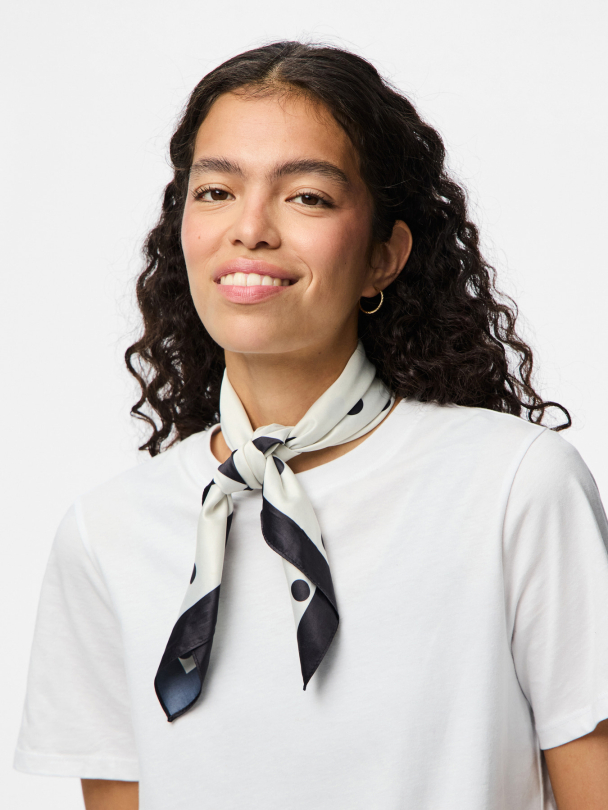 PCDONNIE SQUARE SCARF BC - Image 3