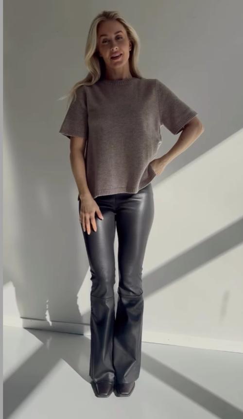 Mandy genser, Greige