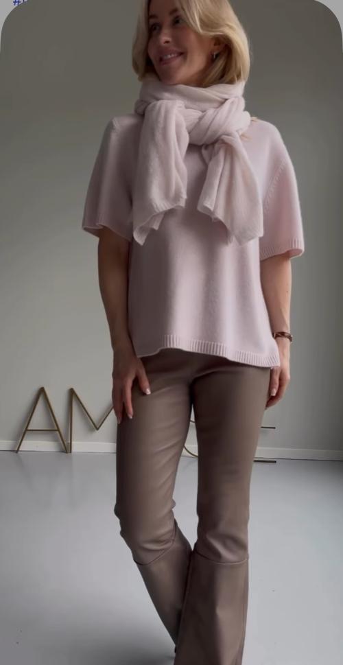 Mandy genser, Rose