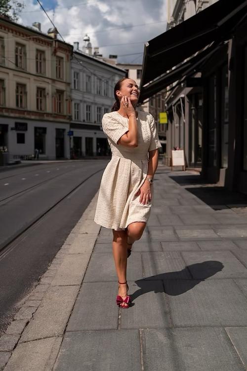 Bazar Oh Dress Short White/Gold     |     Bazar Oh Dress Short White/Gold fra Undorn