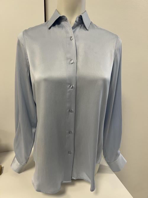 Classic silkebluse, Light blue