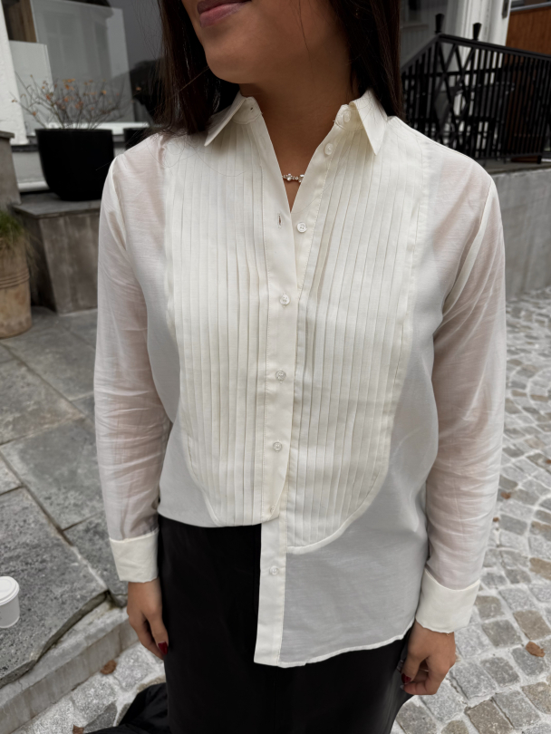 Iris Relaxed Shirt - Angora  - Image 1