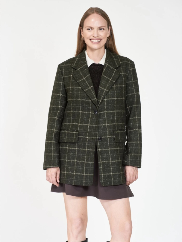 Sawyer Tweed - Image 1