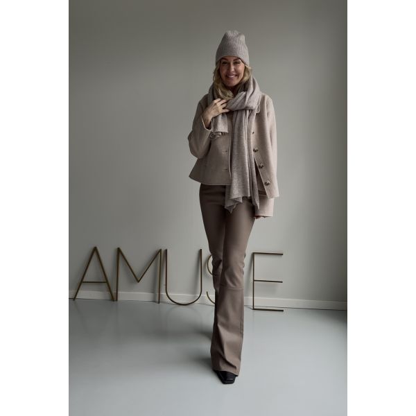 Molly skinnbukse, Nugat