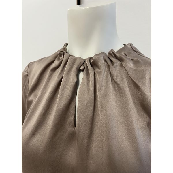 Ada silkebluse, Nougat