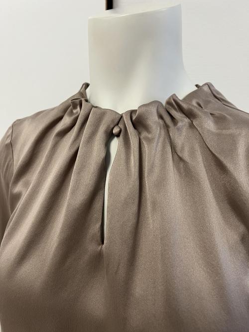 Ada silkebluse, Nougat