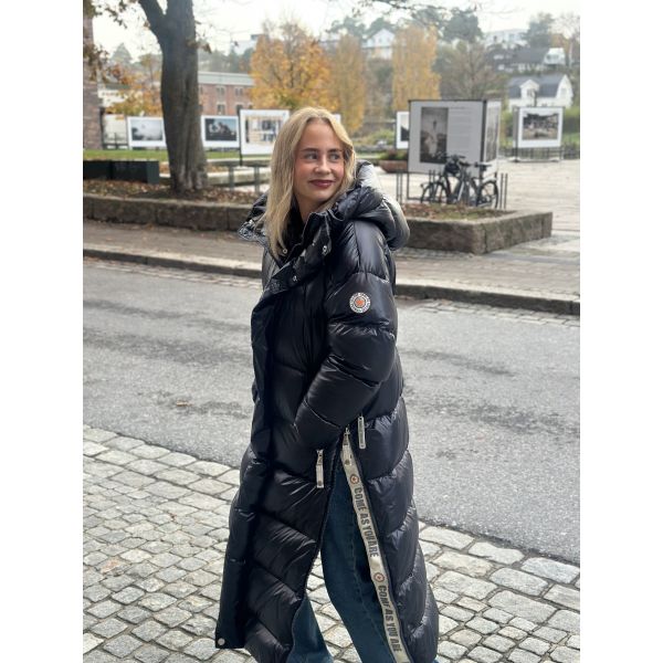 Gaga Long Jacket Black  |  Gaga Long Jacket Black fra C.A.Y.A