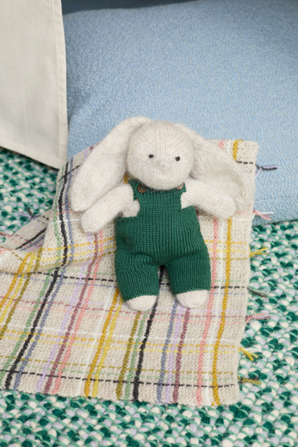 Harepus med klær - Image 1