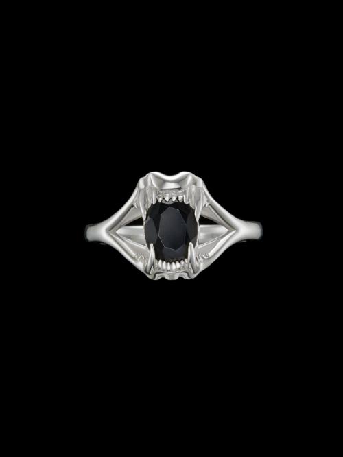 Tiny Jaw Stone Ring - Silver - Black Spinel