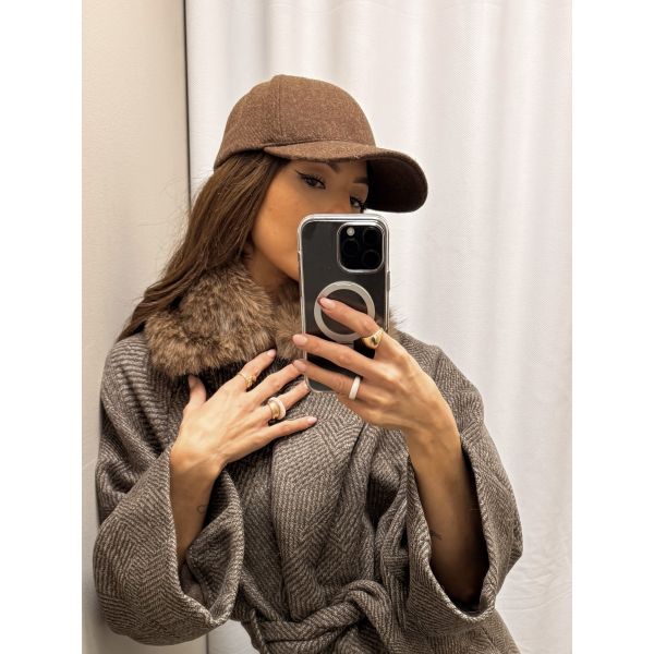 Synne Ullcaps med skinnrem - Mørkbrun 