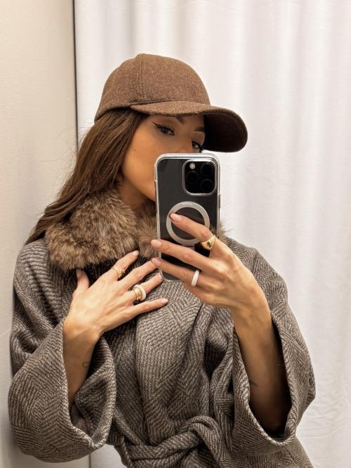 Synne Ullcaps med skinnrem - Mørkbrun 