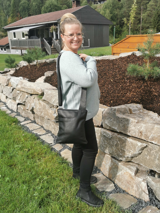 Kvitfjell skulderveske i skinn - Image 2