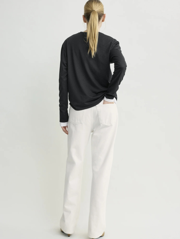 Classic Long-Sleeve Tee Black - Image 3
