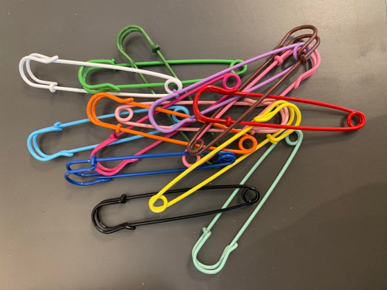 Sikkerhetsn&aring;l i artige farger