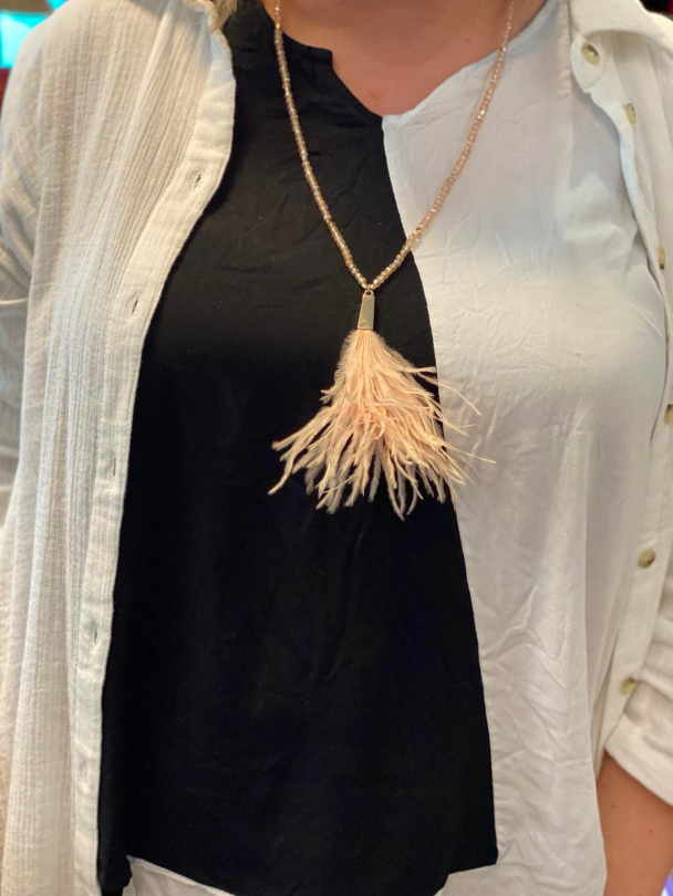 Langt kjede med perler og fjær - Image 2