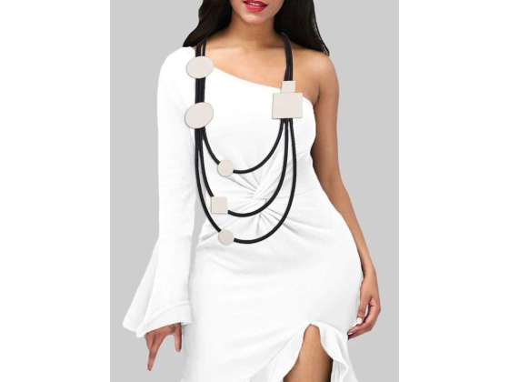 Sort smykke med offwhite detaljer