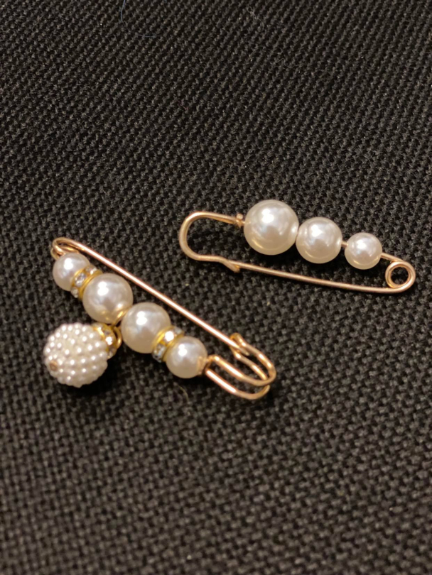 Sikkerhetsnål Med Perler og et heng