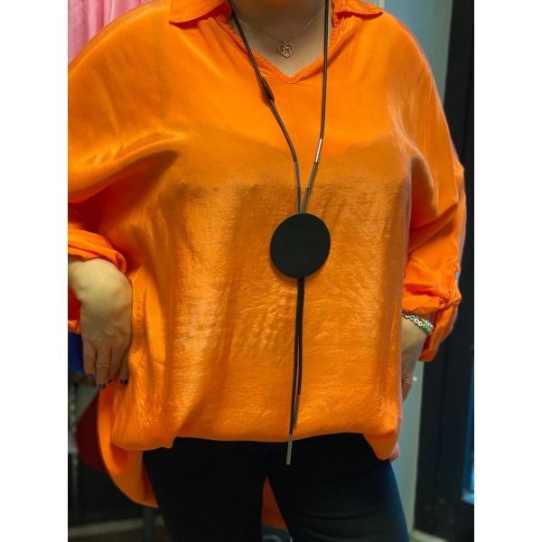 Langt kjede i sort gummi med stor ensfarget runding