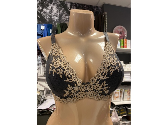 WACOAL Embrace Lace Plunge Underwire Bra WA853291076